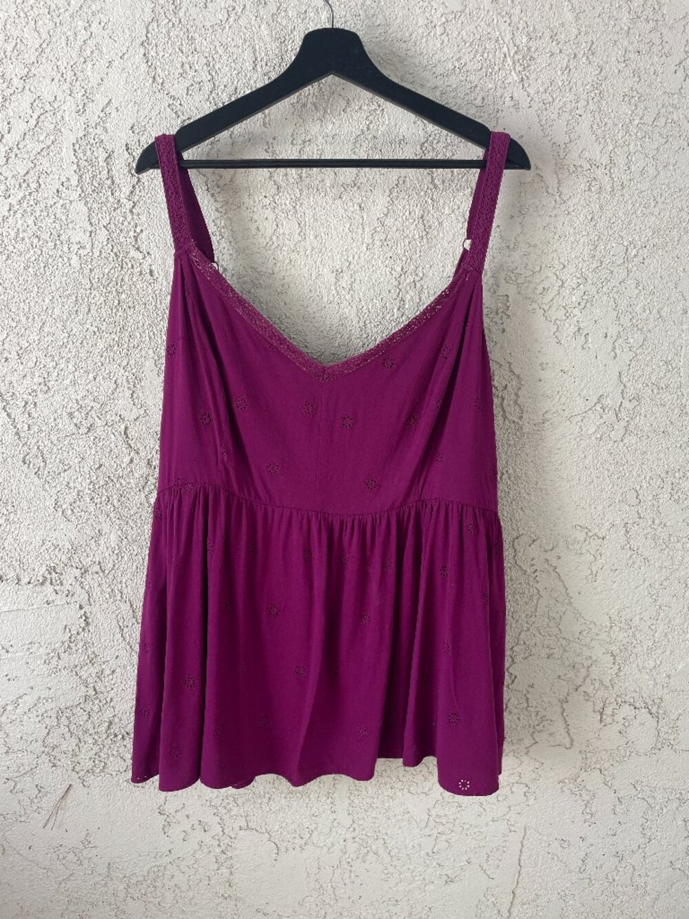 Torrid Purple Eyelet V-Neck Tank Top Size 3 Spring 2024 Minimalist Layering